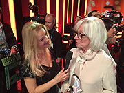 Barbara Osthoff im Gepräch mit Molly von Fürstenberg, die mit dem Ehrenpreis des Bayerischen Ministerpräsidenten ausgezeichnet wurde  (©Foto: Martin Schmitz)